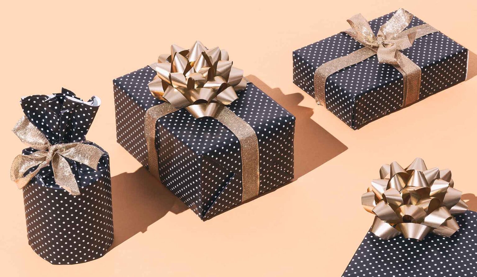 gift-box-set-polka-dots-QNV6TF5.jpg
